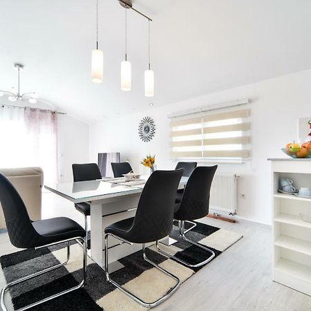 Apartman Novokmet-Crno Hotel Zadar Buitenkant foto