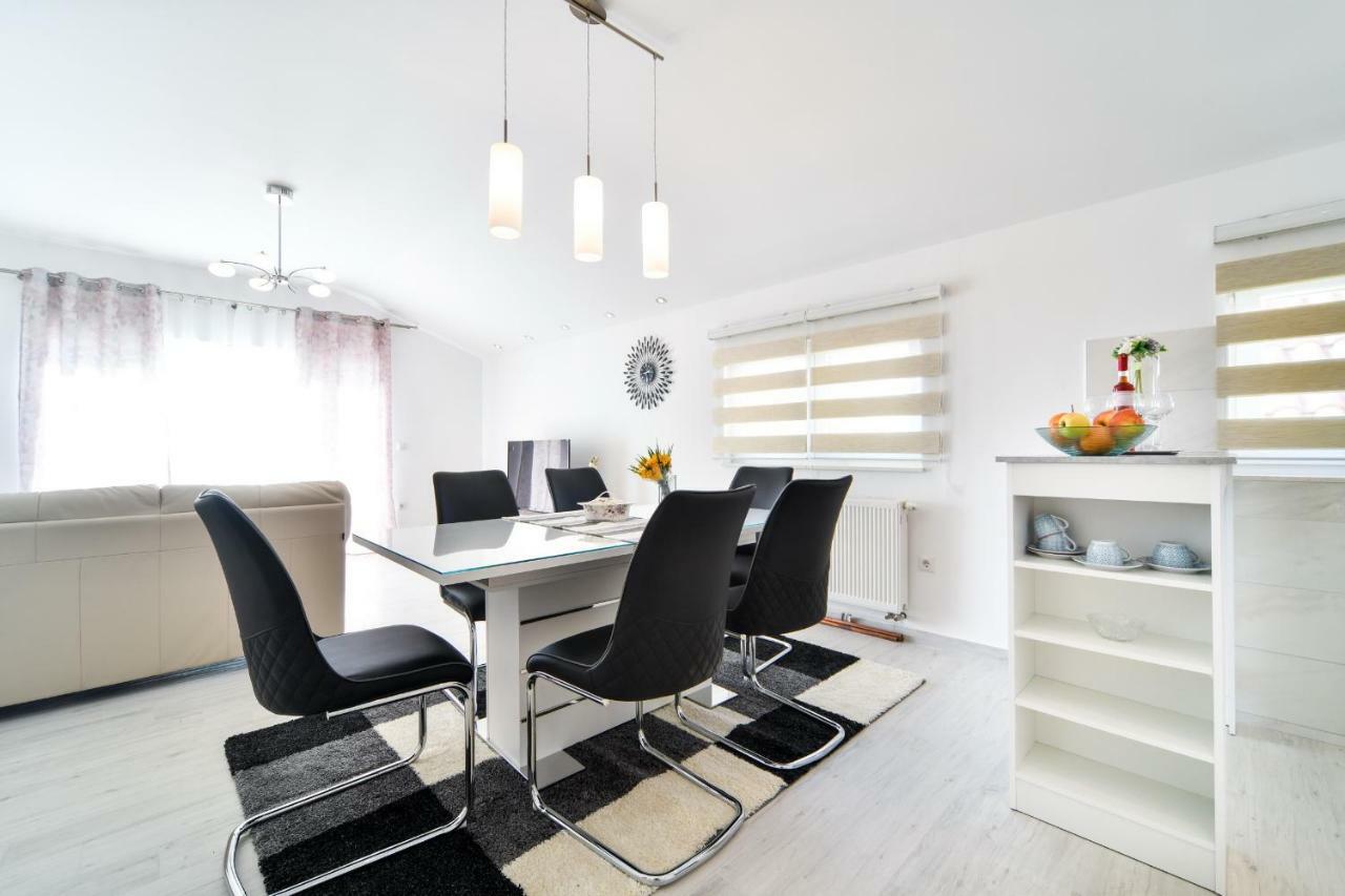 Apartman Novokmet-Crno Hotel Zadar Buitenkant foto