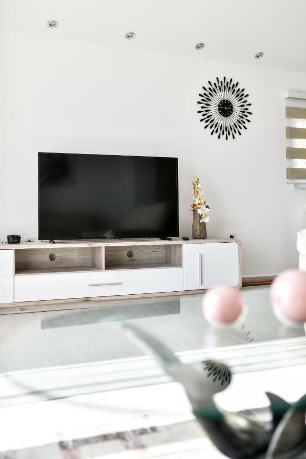 Apartman Novokmet-Crno Buitenkant foto