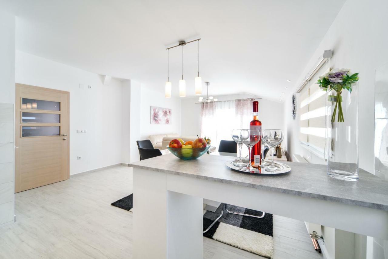Apartman Novokmet-Crno Hotel Zadar Buitenkant foto
